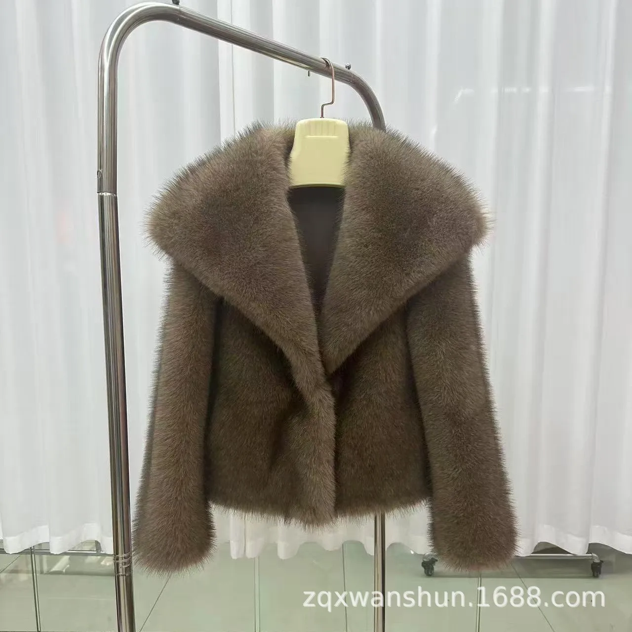 

Autumn Winter Faux Fur Coat Women's Warm Fluffy Fur Jacket V-Neck Short Lazy Faux Fur Jacket Lapel Collar Long Sleeves Tops New