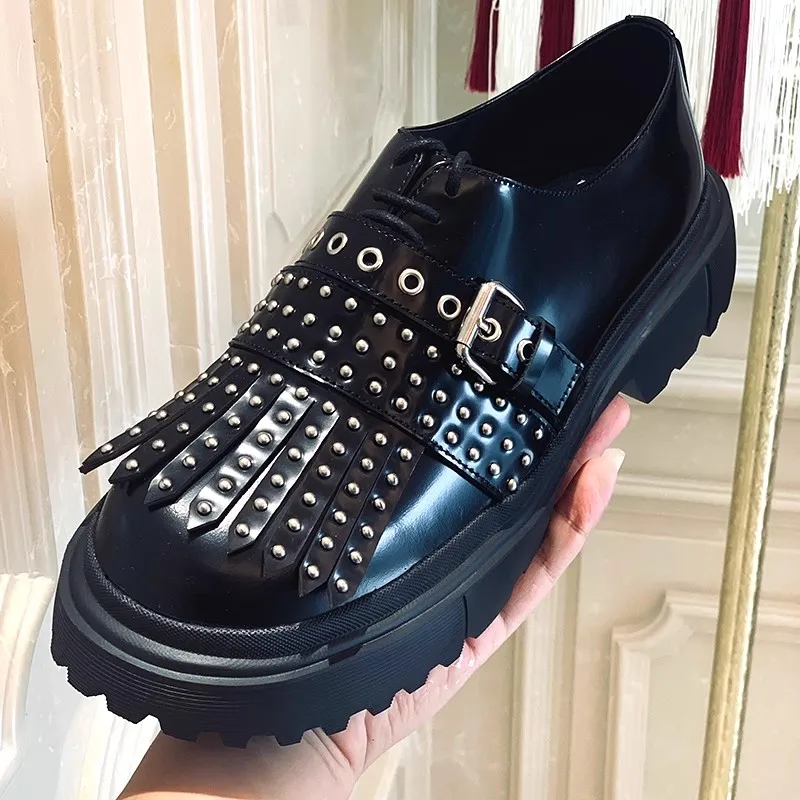 

Кожаные мужские туфли на плоской подошве, новые весенние туфли с бахромой и заклепками на толстой подошве, кожаные туфли Mengke, банкетные мужские туфли большого размера