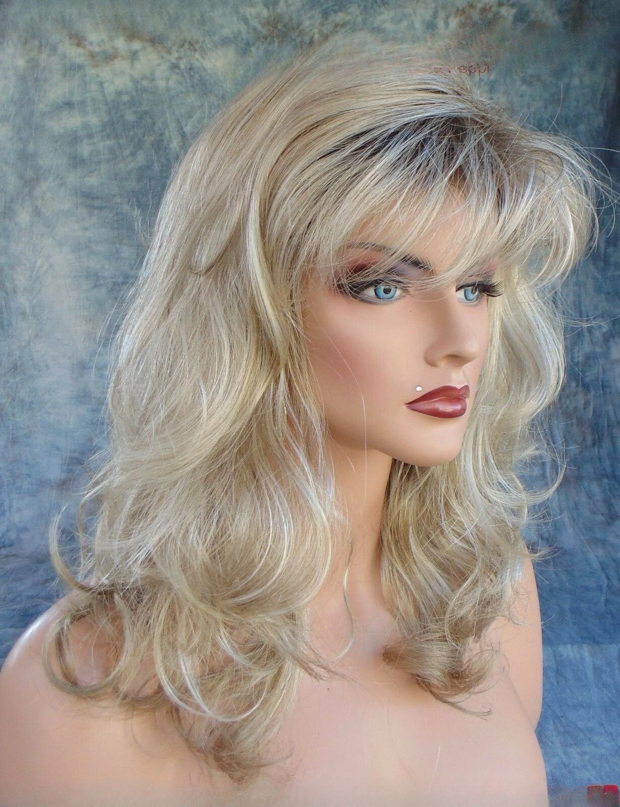 

Парик Becky CUTE WAVY STYLE ROOTED BLOND RH1488RT8 -1