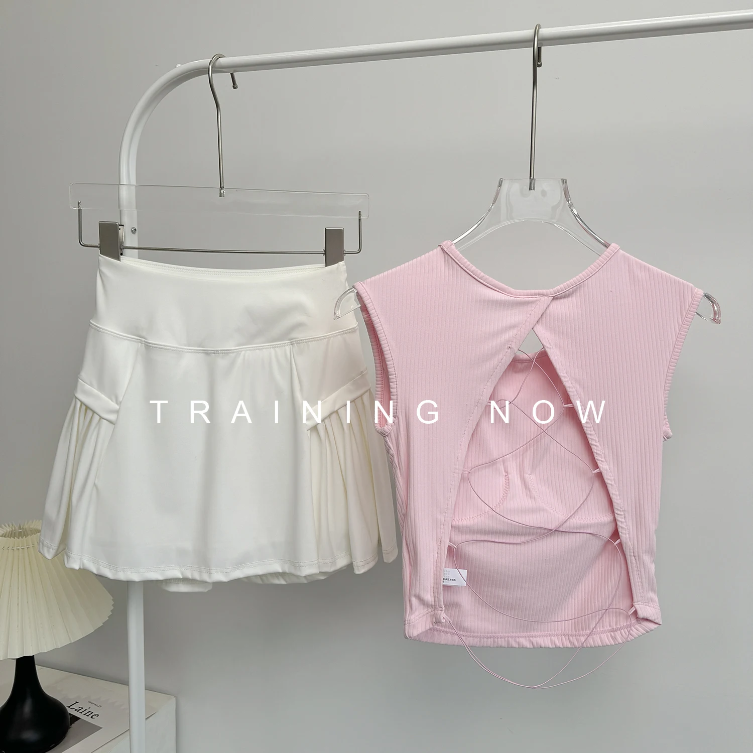 

Высококачественный спортивный костюм для бадминтона для женщин летом, сексуальный нагрудный коврик с ремешком, жилет для йоги, фитнеса, профессиональный утренний спортивный костюм