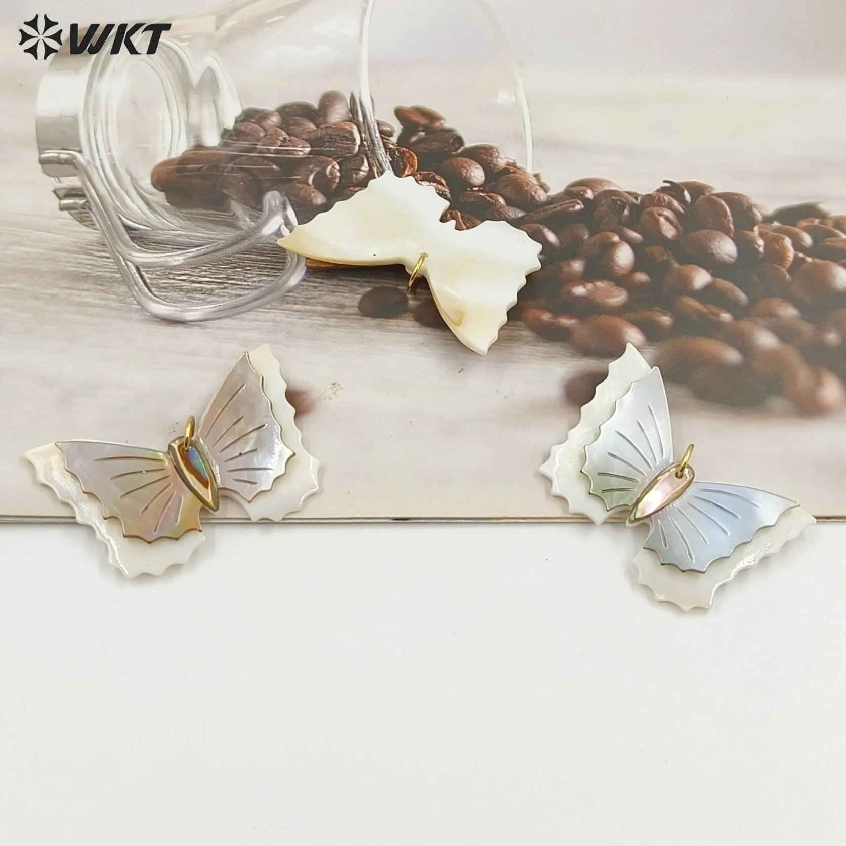 WT-JP462 Personality Fashionable Style Natural Shell Pink And Grey Patchwork Vivid Butterfly Shape Smooth Texture Pendants