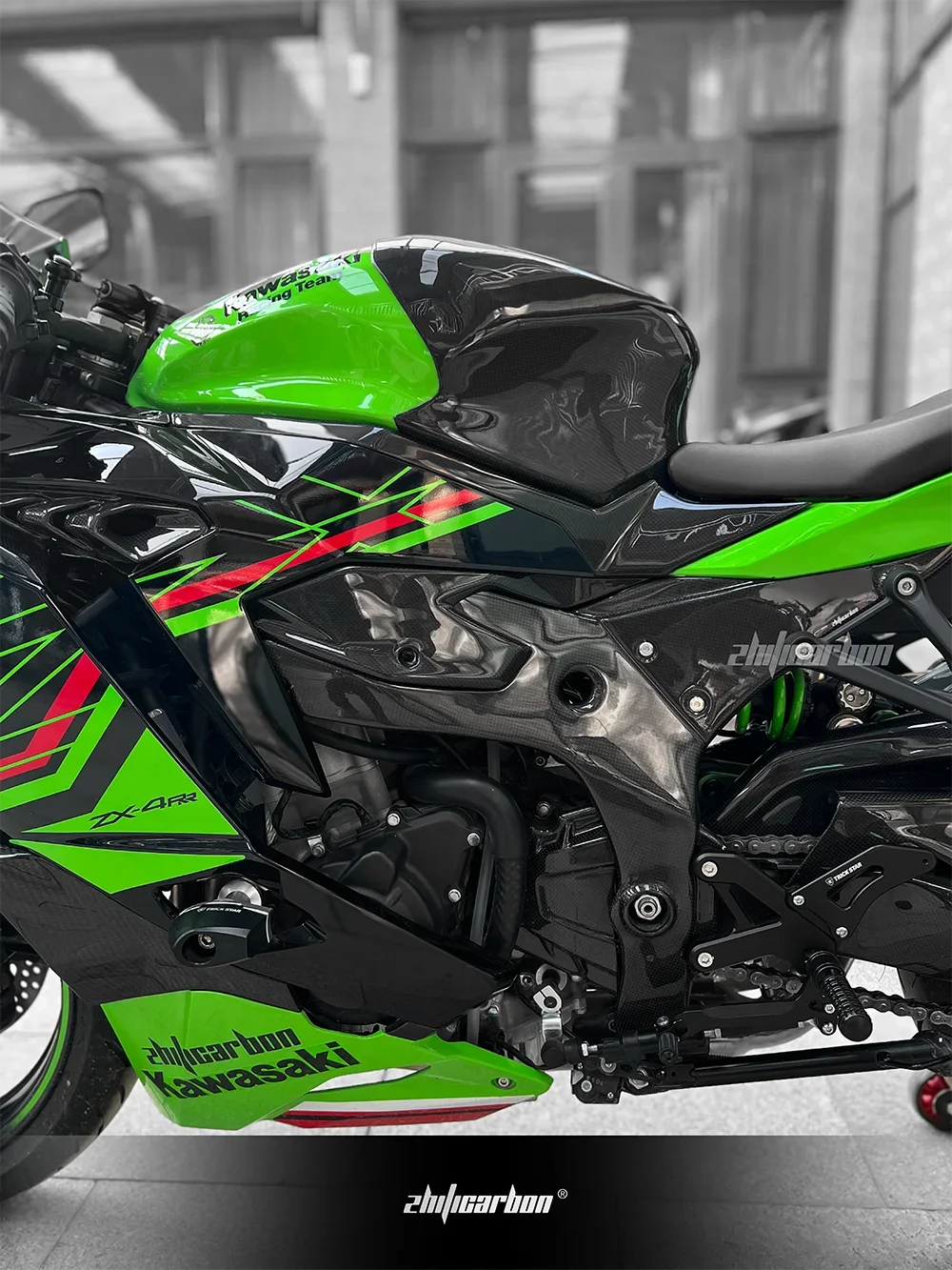

[Extreme Creation] Kawasaki ZX4R /ZX4RR modified carbon fiber competitive heightening fuel tank cover sticker shell/cover