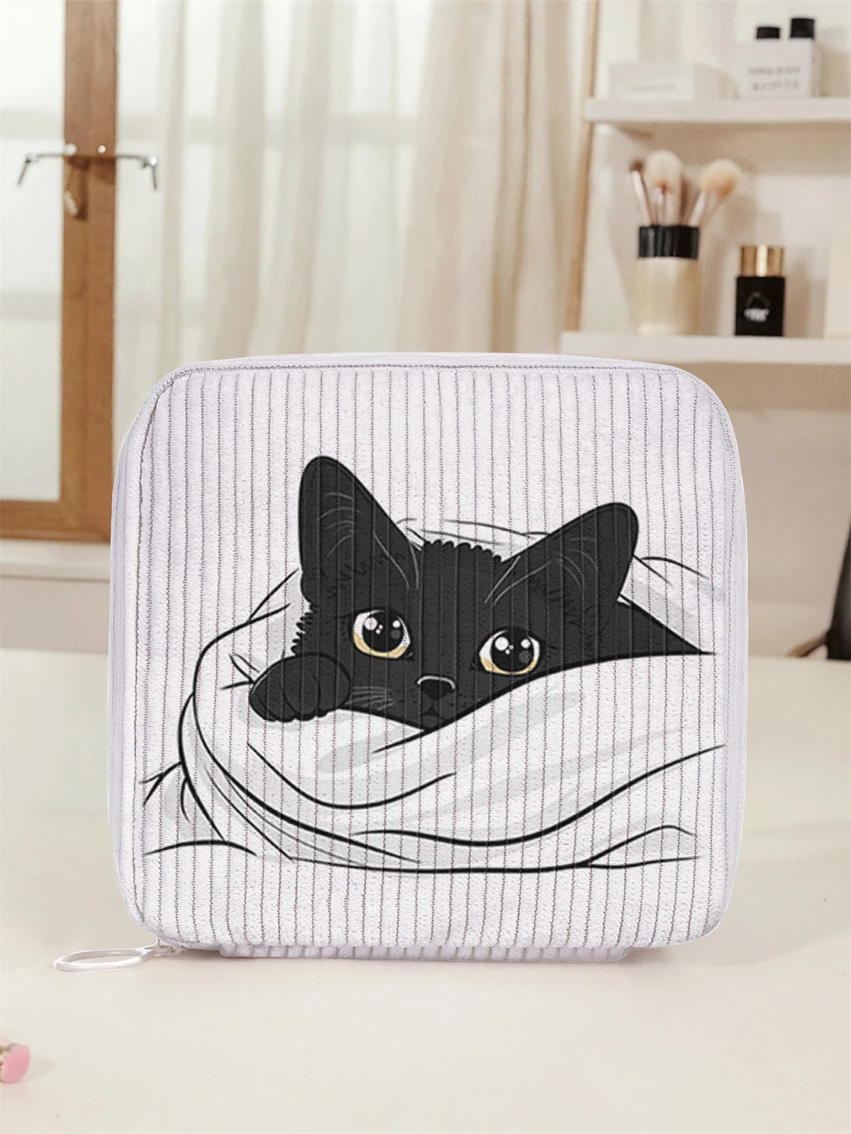 

Cartoon cat pattern printed sanitary napkin storage bag, women's lightweight tissue bag, sanitary tissue bag