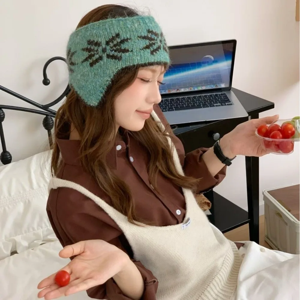 New Warm Knitted Ear Cover Heart-shaped Thickened Ear Muffs Windproof Snowflake Ear Warmer Outdoor