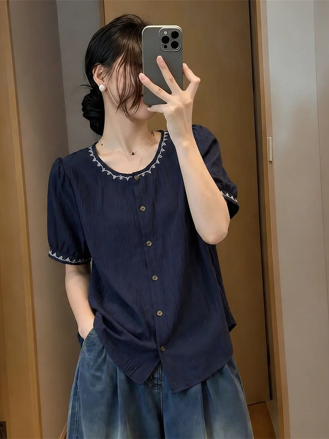 

Casual Commute Fashion Short Sleeve Shirt Women's Single Button Design Summer 2026 Straight Cut Korean Style Silk Top