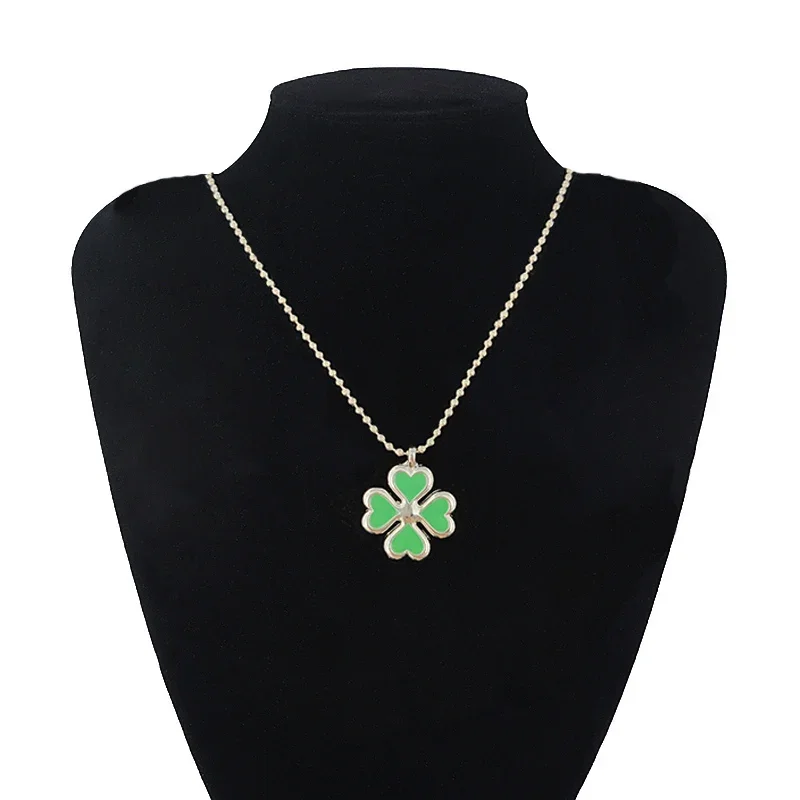 Anime Tokyo Revengers Hinata Tachibana Necklace Four Leaf Clover Pendant Necklace for Women Girls Choker Jewelry