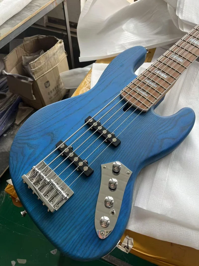 High quality 6-string electric bass，Roasted maple neck，Silver hardware，Active electronics，Live photos, free shipping view 2