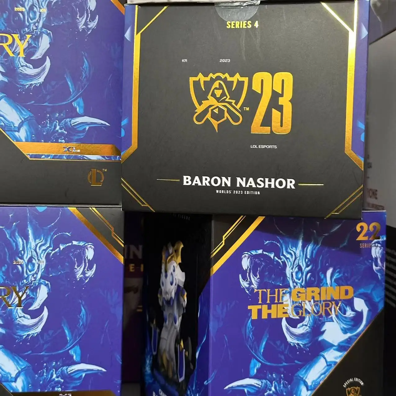 Baron Nashor Figure Genuine Original Packaging Brand New（We don't have in-game icons to give away）