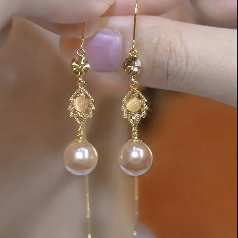 

Leaf Pearl Threader Earrings Exquisite Light Luxury Stud Earrings for Women2024New Trendy Autumn Winter Earrings High-end Unique