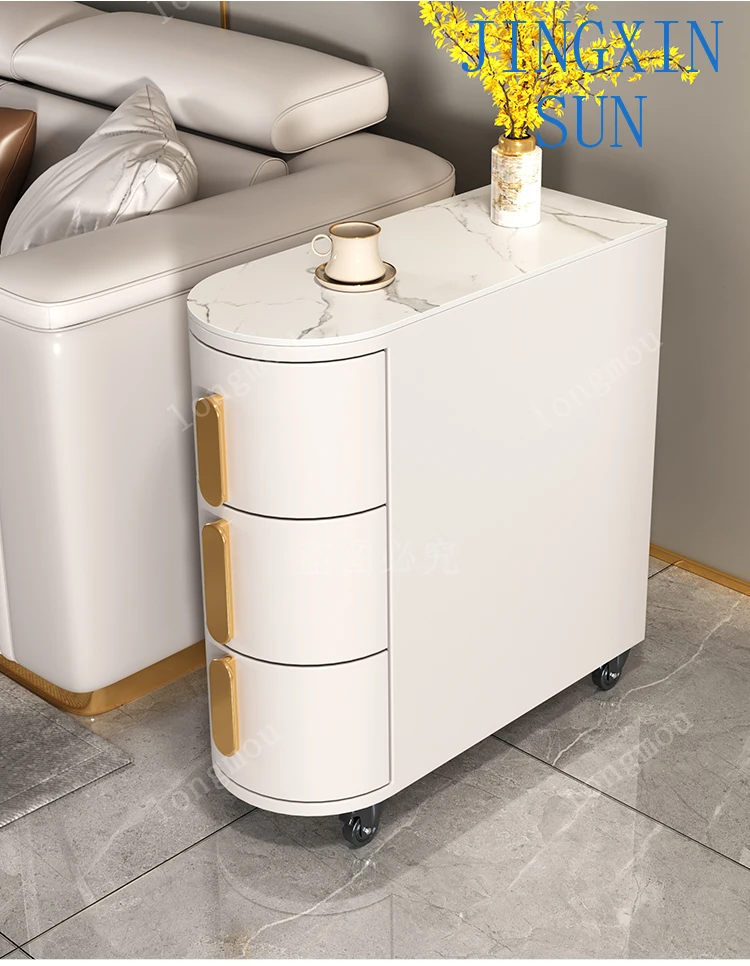 The bedside table is simple and modern, with a narrow edge cabinet in the bedroom. It can be moved, with wheels