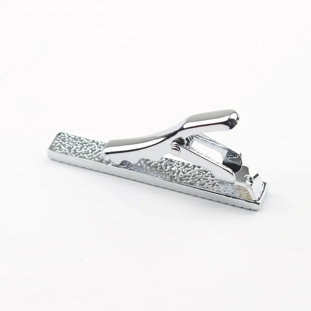 新しいクラシックなソリッドで多用途なメンズ4cmショートファッションタイバー、ゴールドシルバーの細いネクタイ専用、個性的なスタイルのカラーチップ