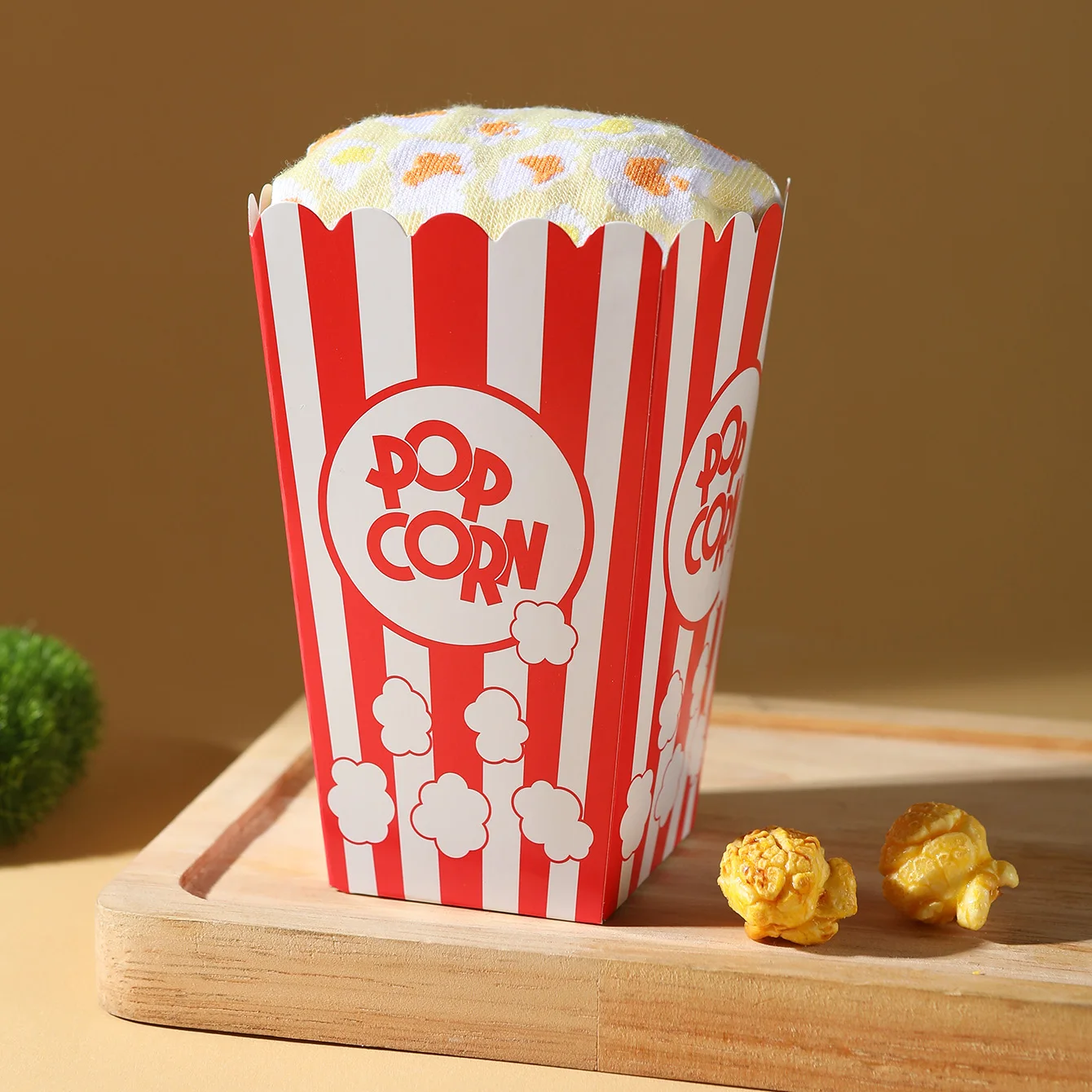 1 Pair of Unisex Mid-Calf Socks, Novelty and Fun Popcorn Gift Box Socks, Creative Socks, Fashionable Style, Comfortable and Breathable, Suitable for Parties, Casual Wear, Valentine's Day, Halloween, Birthdays, Christmas, New Year, Thanksgiving, Autumn and Winter, All-Season Styles, Creative Gift Box