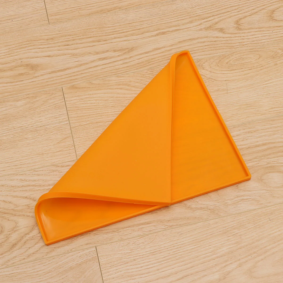 

Pet Food Silicone Waterproof Raised Edge Cat Feeding Mat for Dog Cat Feeding Bowl Placemat Easy Clean Heat Resistant