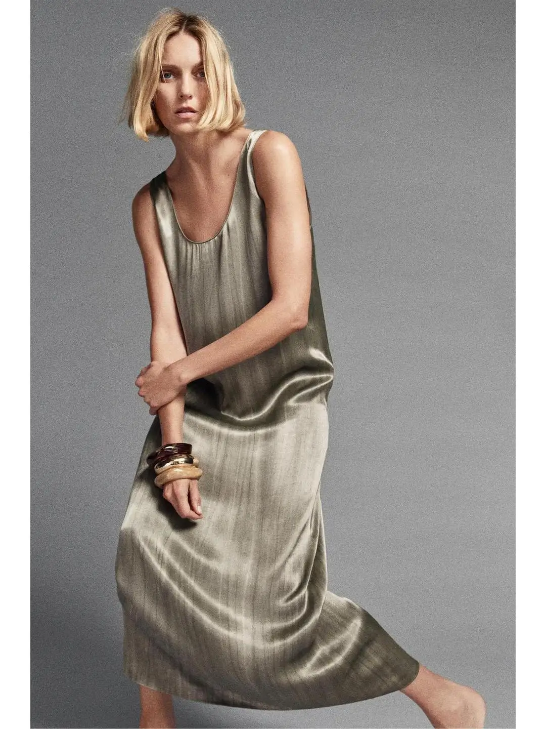 Casual round Neck Sleeveless Midi Dress Straight Cut Drapey Fabric Soft Stretchy H-Line for Women in Their Late Twenties
