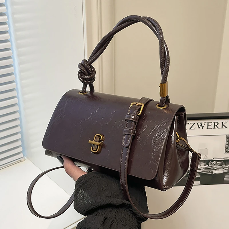 

Высококачественная маленькая квадратная сумка из мягкой кожи для женщин, сумки через плечо из искусственной кожи большой вместимости в стиле ретро, простые однотонные сумки с застежкой