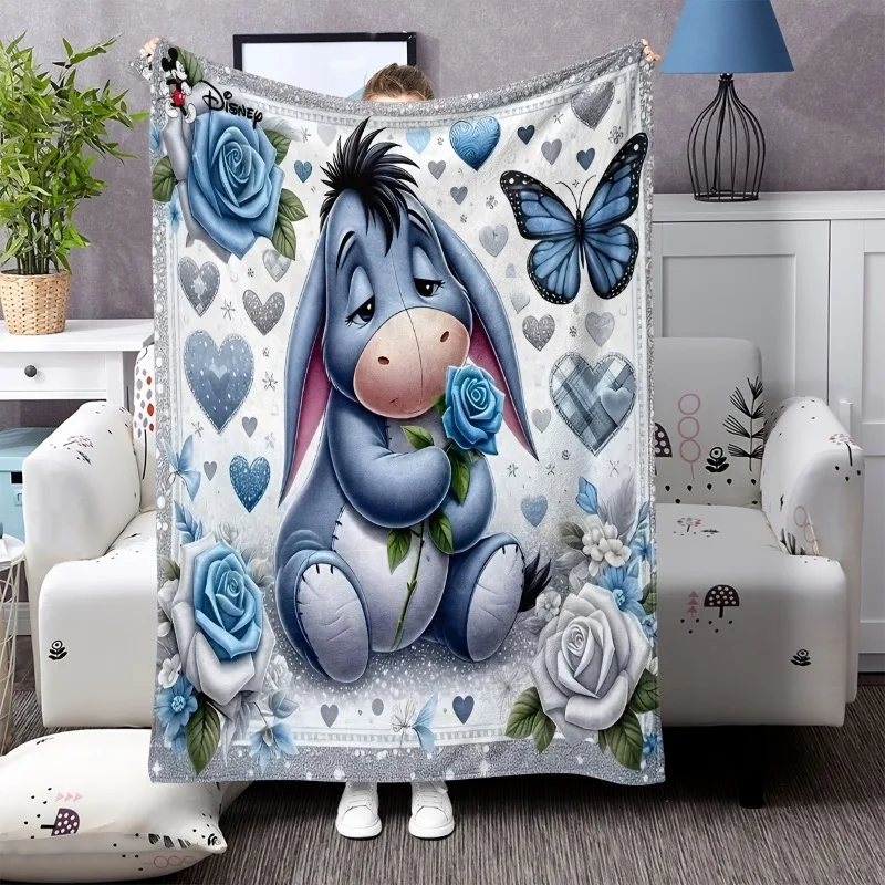 [سوبر سوفت |   Eeyore Plush] قطعة واحدة من بطانية Eeyore القطيفة فائقة النعومة |   مفرش سرير من الفلانيل مع شعار الورود الزرقاء والقلوب