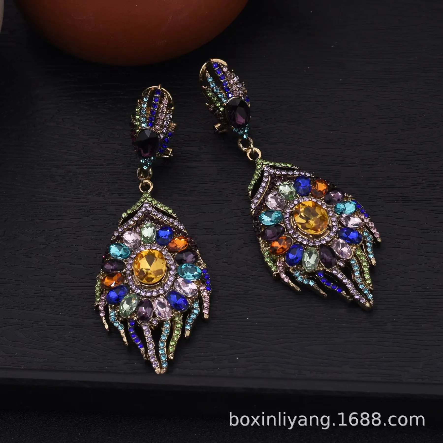 

Medieval jewelry Europe and the United States popular ghost design light luxury flash diamond retro feather multicoloured diamon