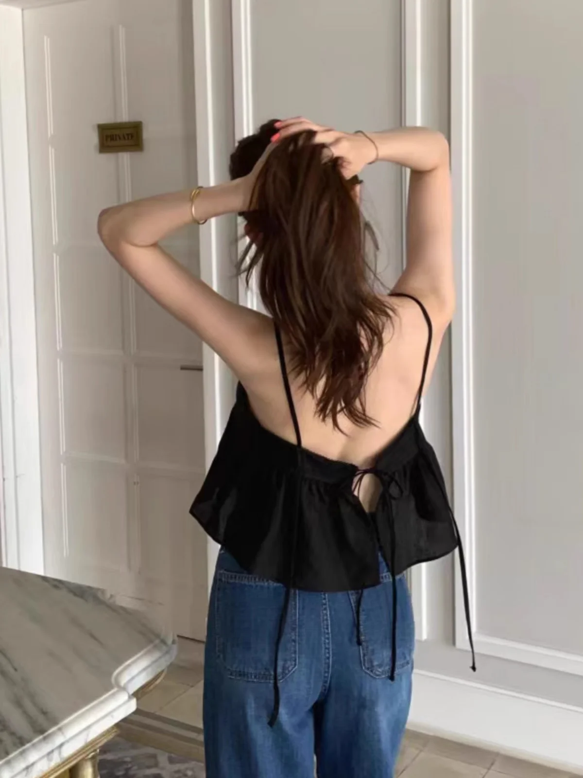 سترة نسائية أنيقة بدون ظهر بحزام للصيف، تصميم قصير لا يقهر، تصميم مجوف، ربطة عنق منقطة، قميص هوائي، نمط مناسب للتنقل، مقاس فضفاض