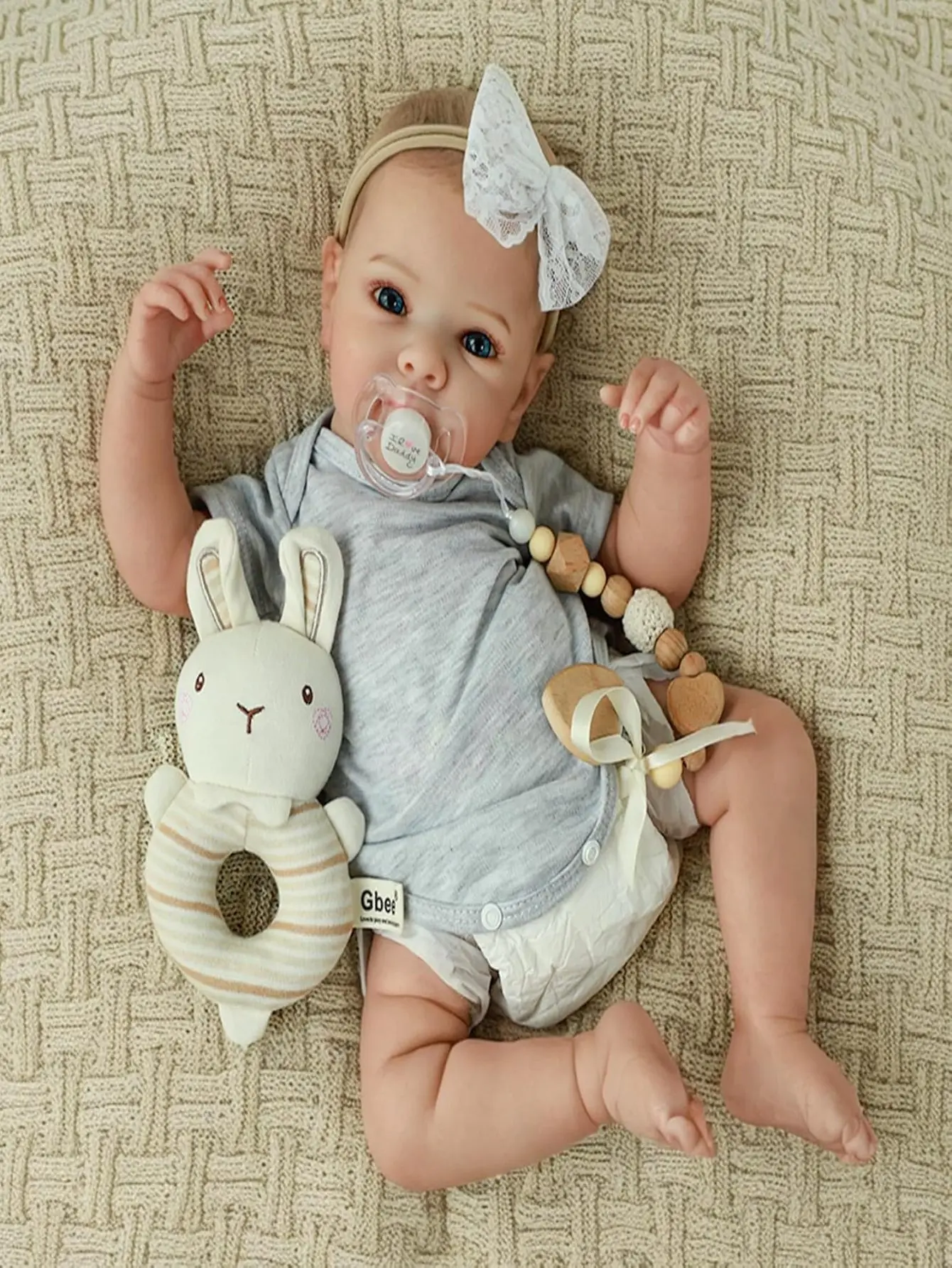 

American Girl Doll: 60CM Soft Silicone Reborn Baby with Realistic 3D Skin Pattern - Perfect Toy for Girls