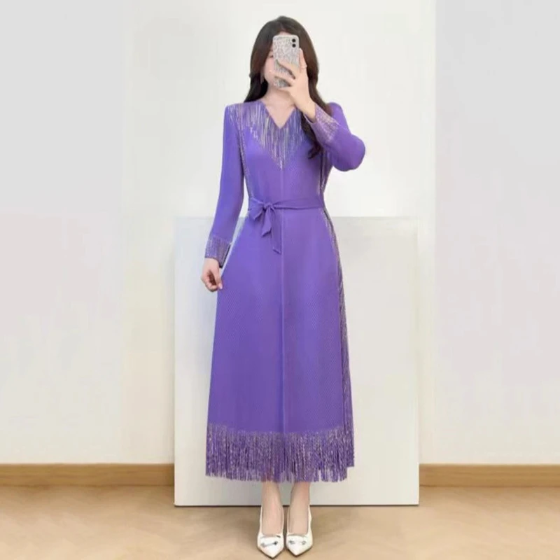 

2025 Summer New Elastic V-neck Long-sleeved Fashion Casual Versatile Tassel Splicing Dress Miyake Gold Foil Print Pleated Dress