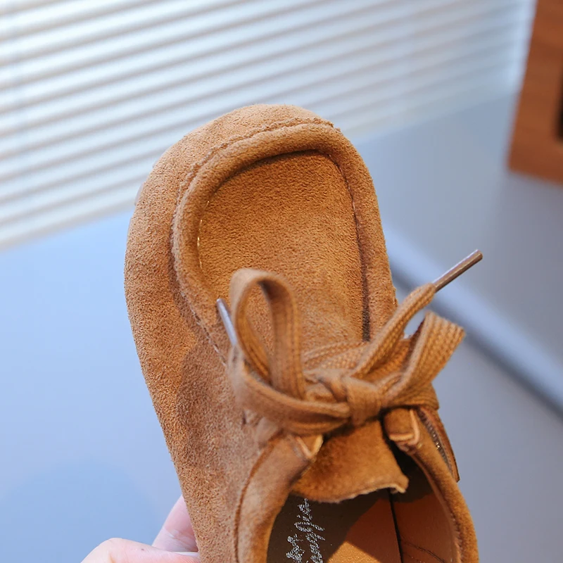 2026 Retro Kinder-Freizeitschuhe mit breiter runder Zehenpartie, weicher Sohle und Kunstleder für den Frühherbst – Allround-Schuhe für Jungen und Mädchen aus Wildleder – Detail 10