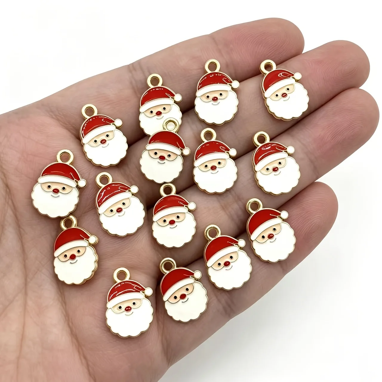 20Pcs new high-quality zinc alloy Santa pendant. The perfect little gift for relatives and friends. Christmas