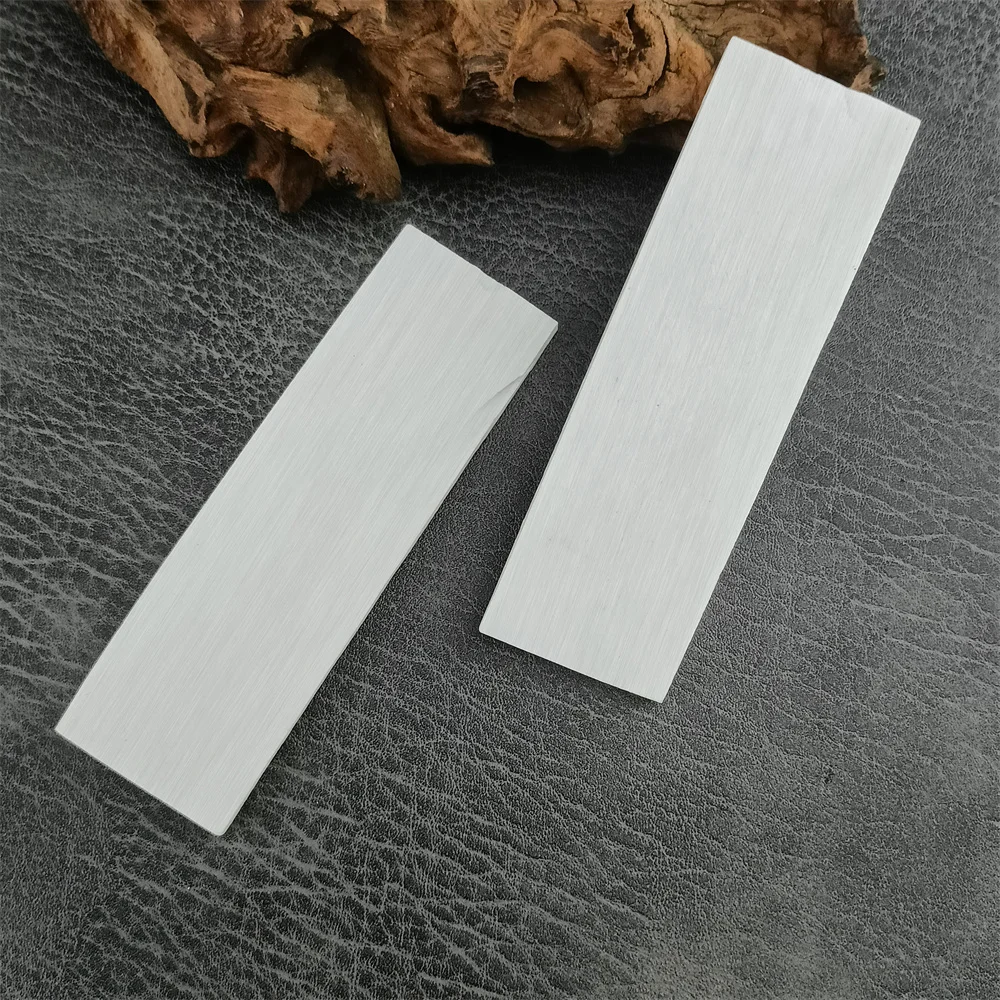 

Hot Quality New Products 2 Piece Ox Bone DIY Knife Handle Material, Damascus Cutting Tool Diaphragm 10.3*3.3*0.5CM