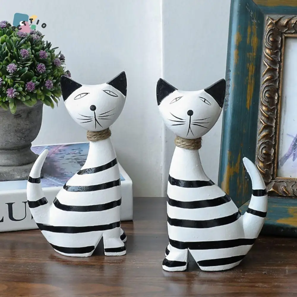 

2pcs Nordic Style Wooden Cat Statue Modern Creative Animal Sculpture Minimalist Cute Miniatures Figurine Fortune