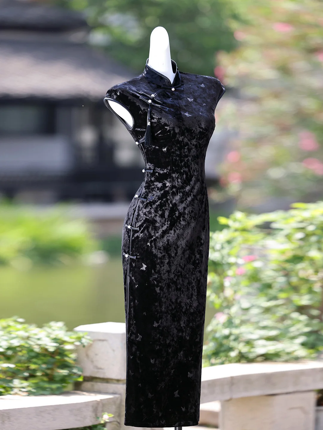 young-women's-bla-dr-new-chinese-sle-retro-low-slit-midi-skirt-svel-embroidery-detail-daily-wear