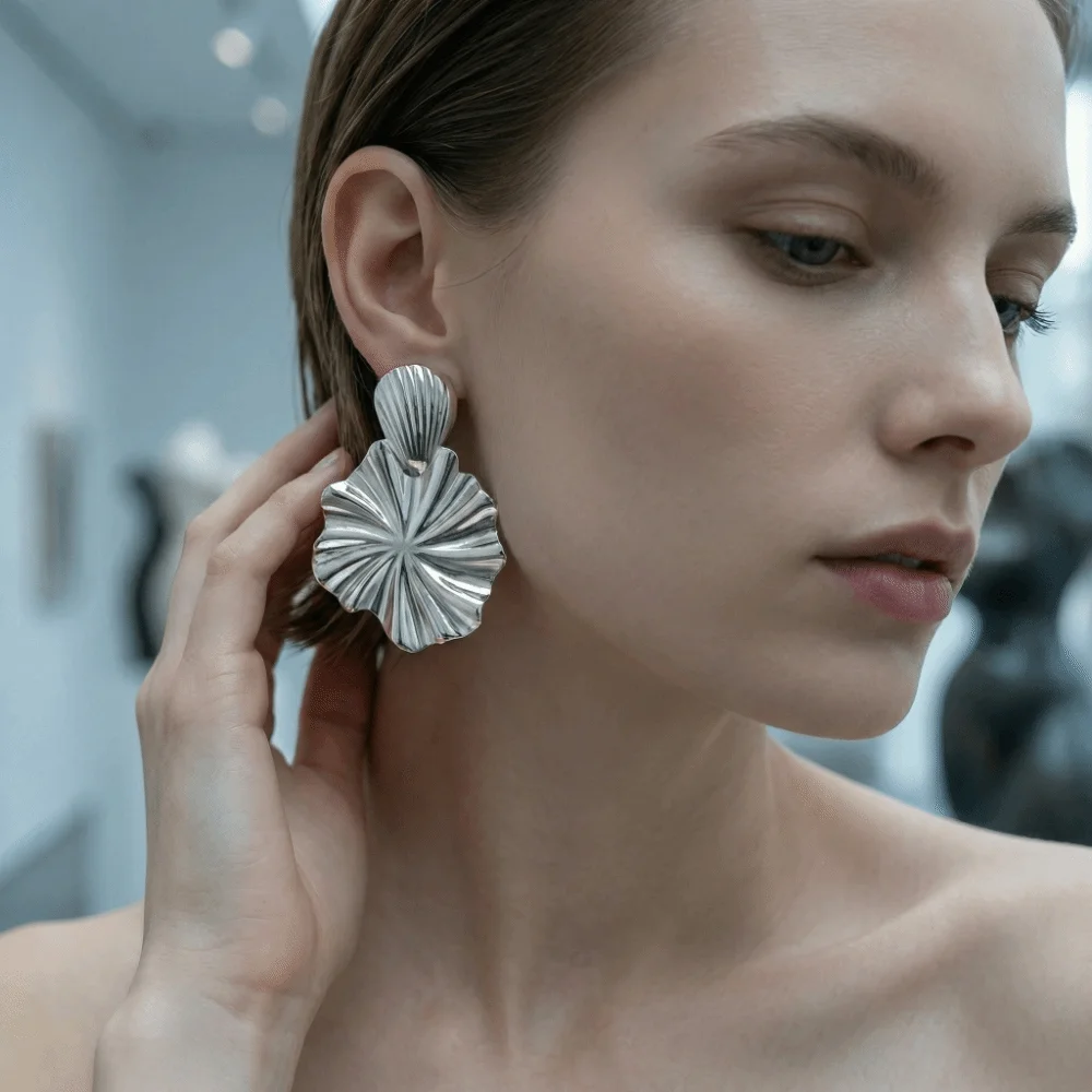 Gold Color Lotus Leaf Earrings Alloy Wrinkle Geometric Drop Earrings Ladies Jewelry Ellipse Round Pendant Earrings Women Fashion
