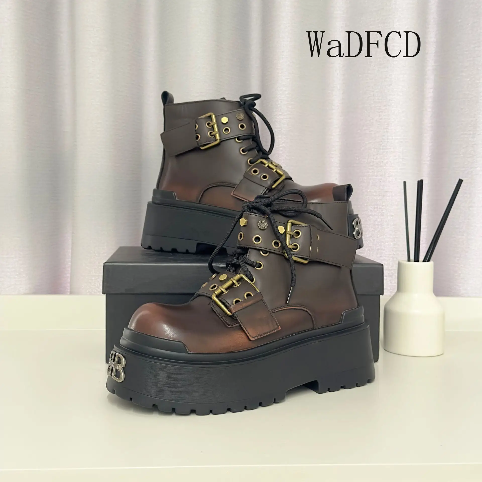 

Modern Boots Plus Size 45 46 Men Designer Punk Motorcycle Boots Fashion Casual Leather Height Increased Flat Platform Ankle Boot