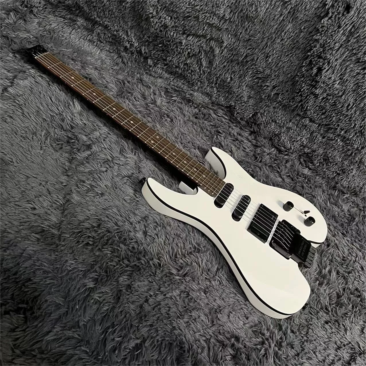 Headless Electric Guitar, Mahogany Body, White Color, Floyd Rose Tremolo Bridge, Rosewood Fingerboard, High Quality