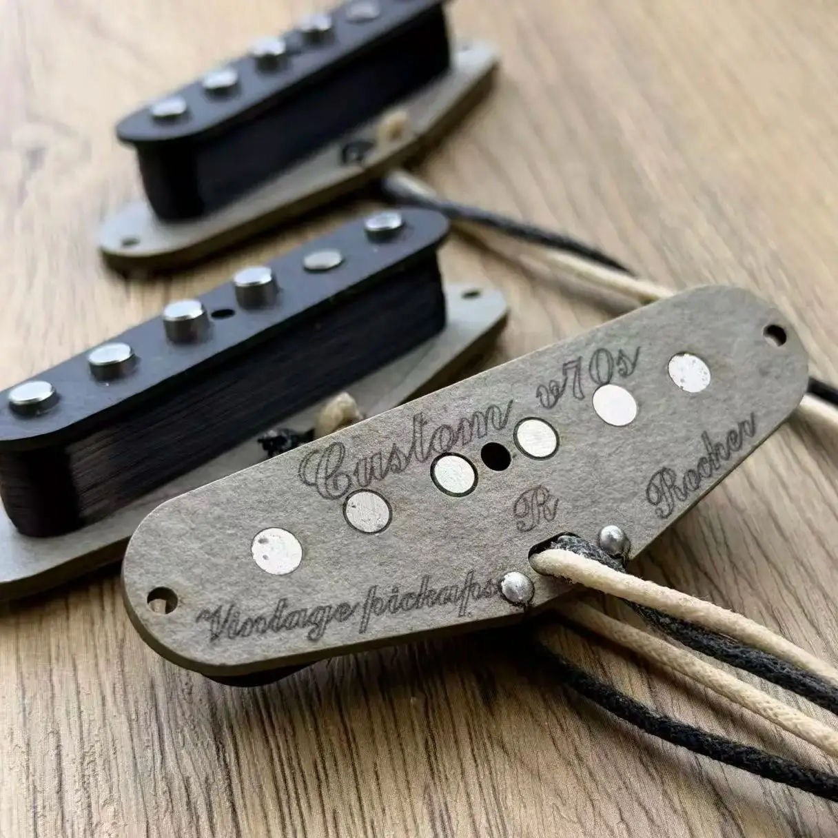 التقاطات جيتار بملف واحد V70 SSS مخصصة - نغمة الروك الراقية المصنوعة يدويًا من ألنيكو 5 من السبعينيات #1