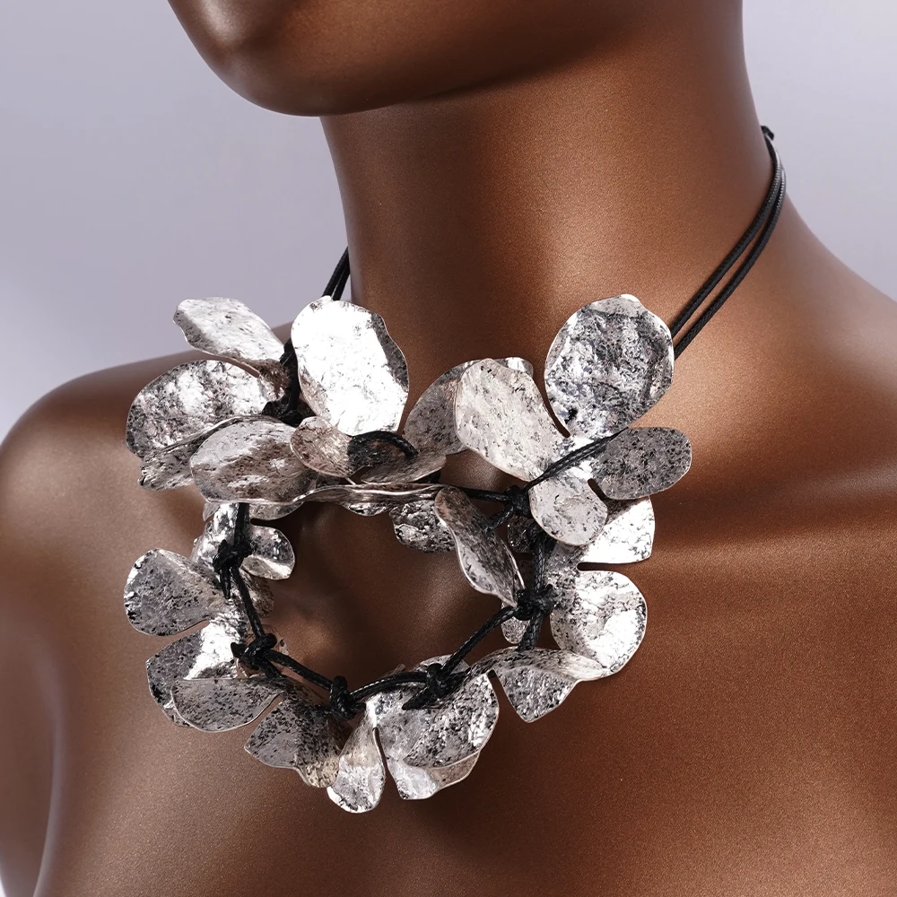 

Vintage Silver Metal Flower Necklace Black Rope Exaggerated Versatile Fashion Personality Stylish Accessory