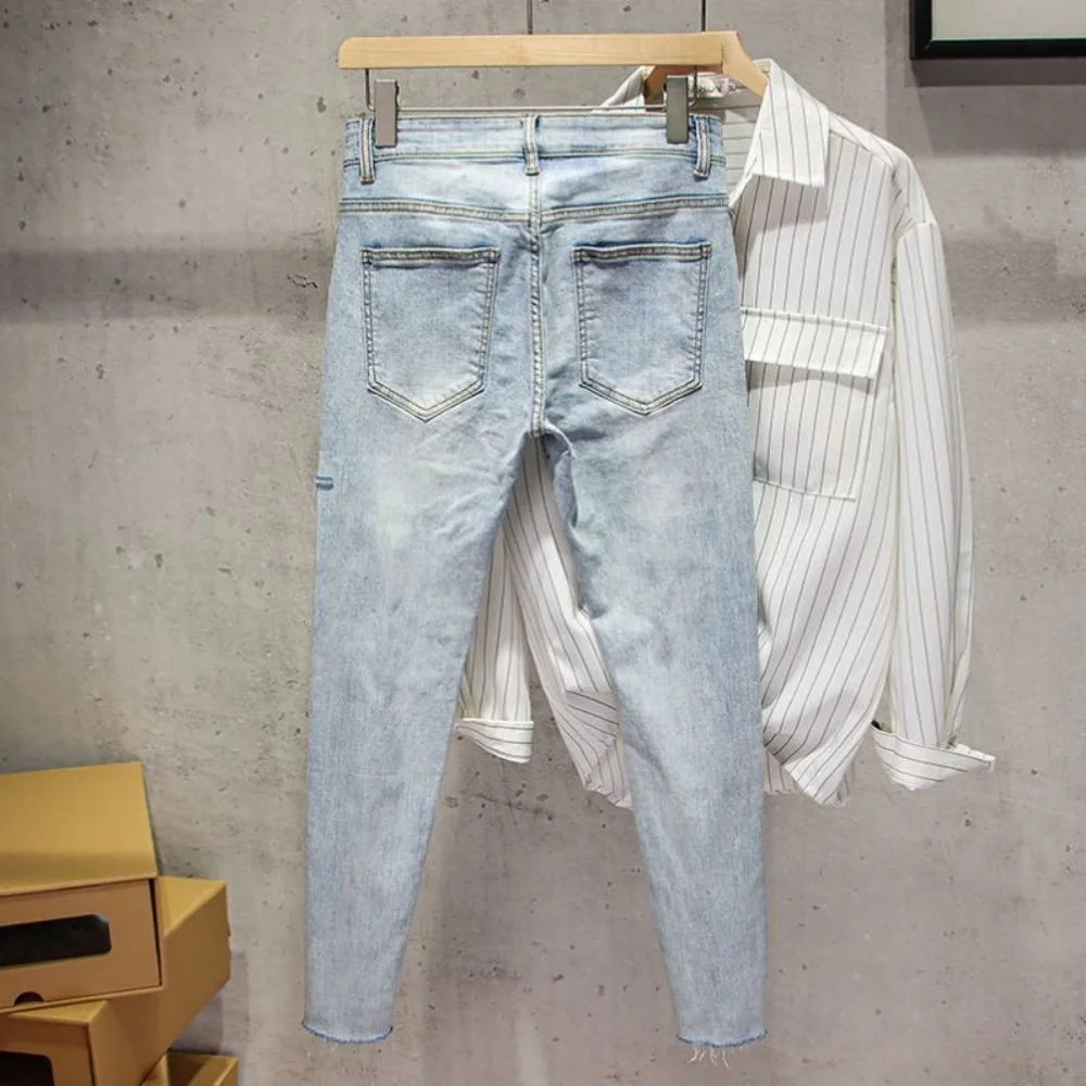 New 2023 Summer Fashion Light-colored Stretch Casual Luxury Designer Boyfriend anni '90 Hip Hop Blue Knee Hole Jeans Skinny per uomo