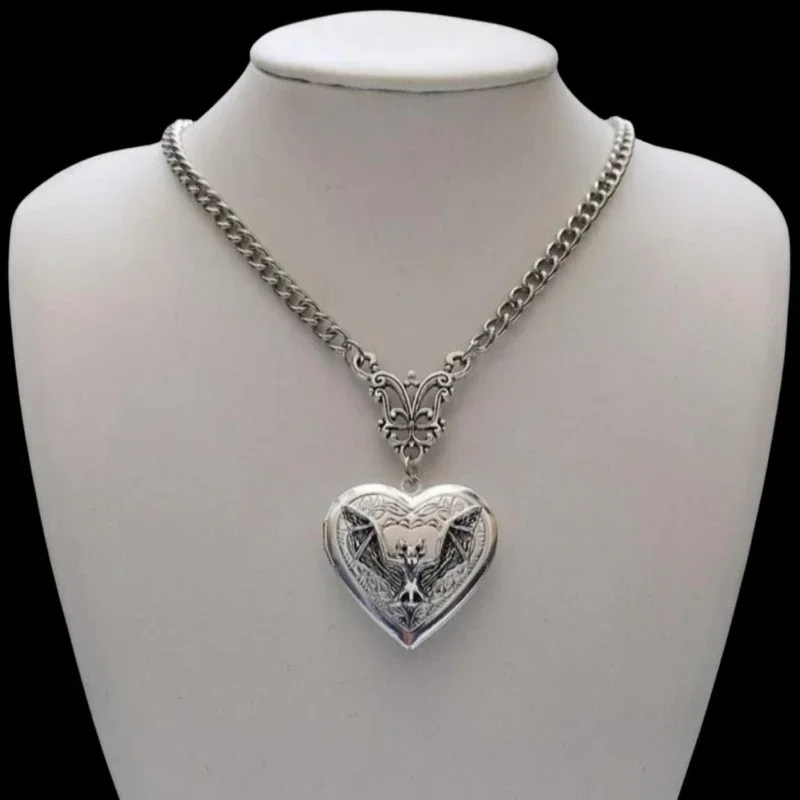 Fashion New  Silver Color Heart Pendant Necklace Stainless Steel Retro Simple Personality Punk Style Men and Women Accessories