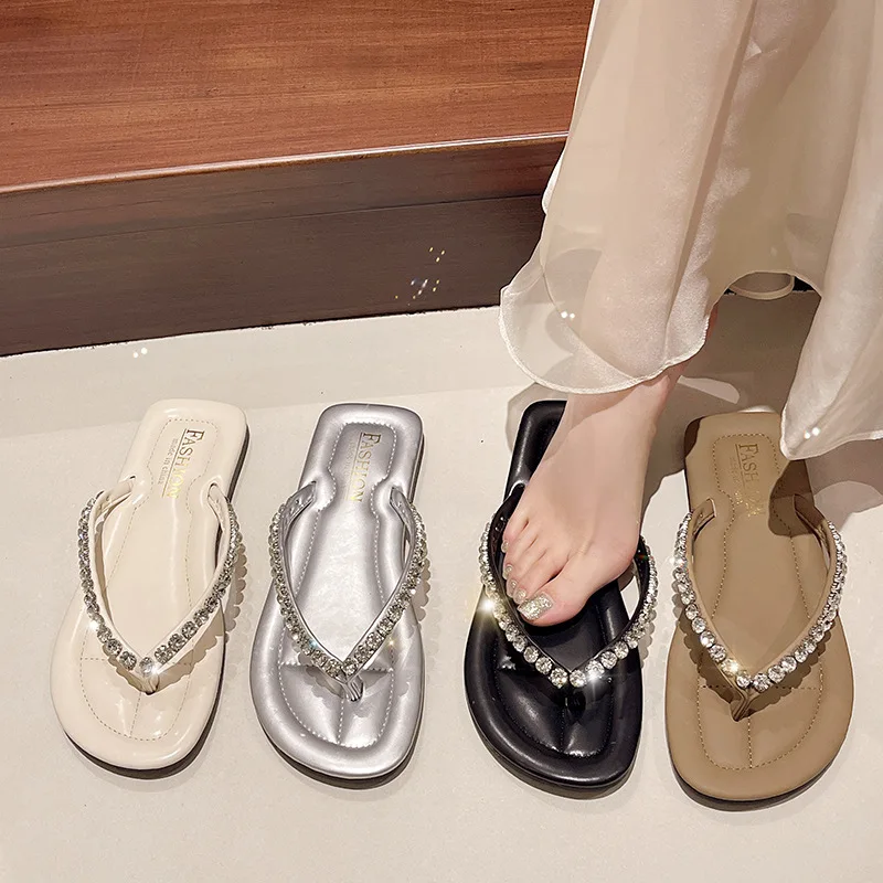 

Women's Summer Flip Flops – Trendy Rhinestone Sandals, Soft Sole Slides, Fashionable Flat Slippers for Beach & Outdoor