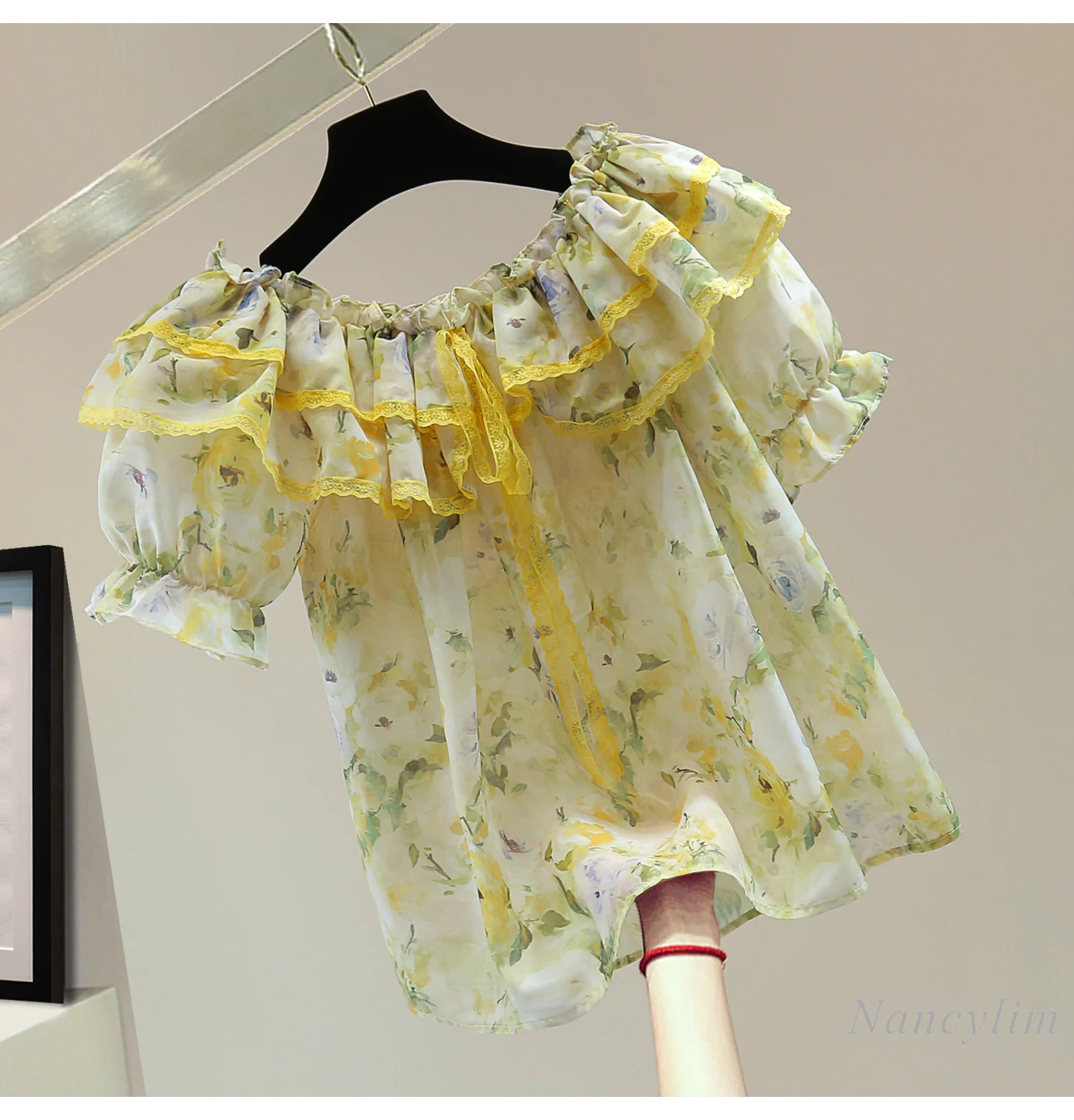 

Lotus Leaf Edge Slash Neck Blouse for Women, Short Bubble Sleeve Shirt, Summer Korean Version Short Lace Patchwork Top Blusas