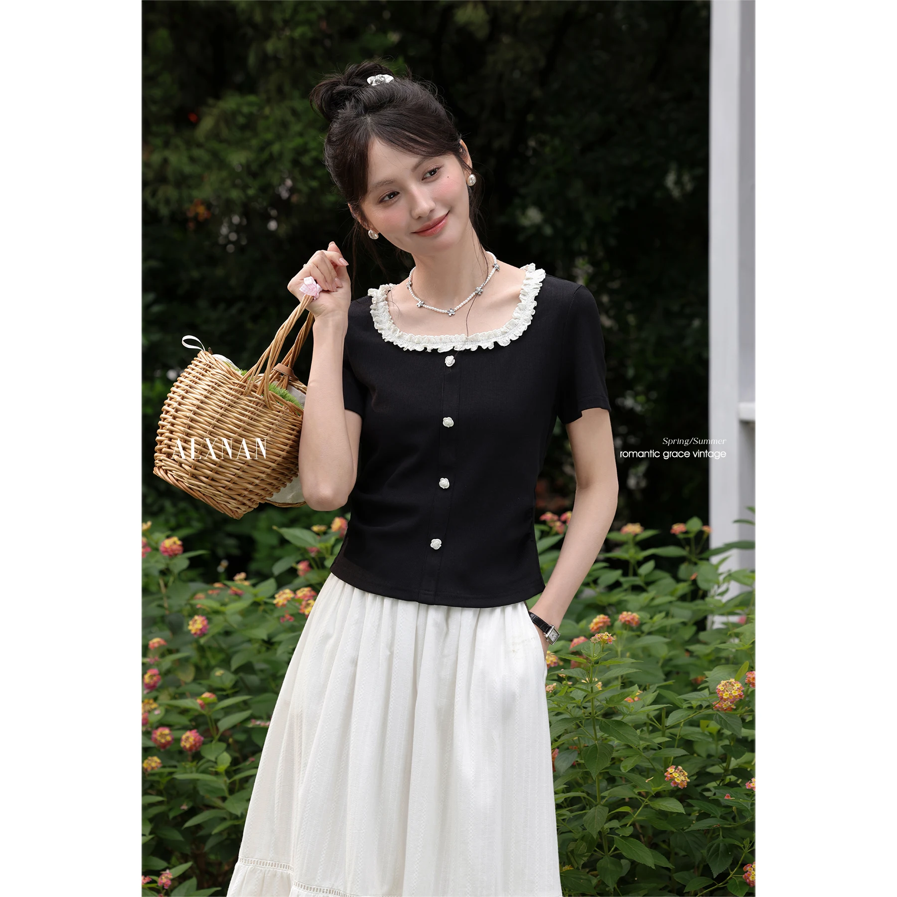 

ALXNAN Women's Black T-shirt Elegant Square Collar Lace Patchwork T-shirt 2025 Summer Casual Short Sleeve Tops Ladies L560127