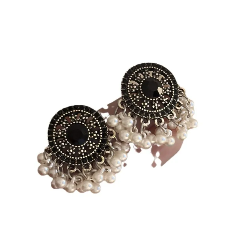 

New Chinese-style earrings with round faux pearls and diamonds, perfect for women's anniversary gifts