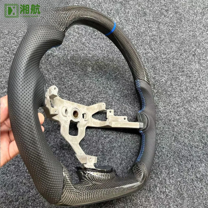 Suitable for Chevrolet Corvette C6 perforated leather carbon fiber steering wheel modification, cross-border supply, factory dir