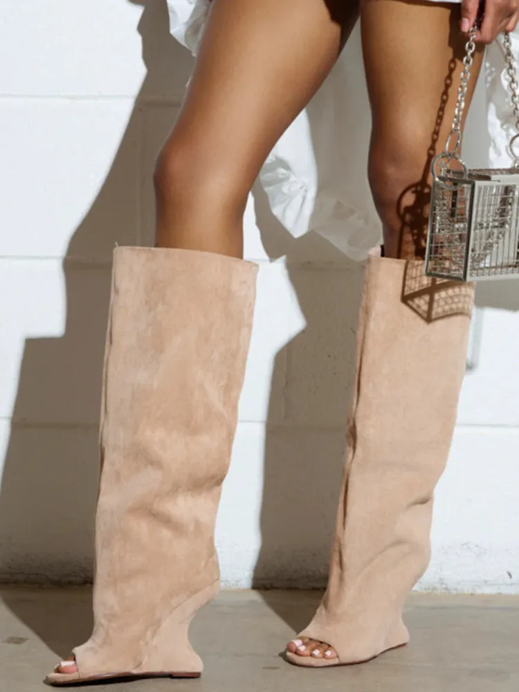 Thumbnail 2 - #18 Latest Middle Heels Offers