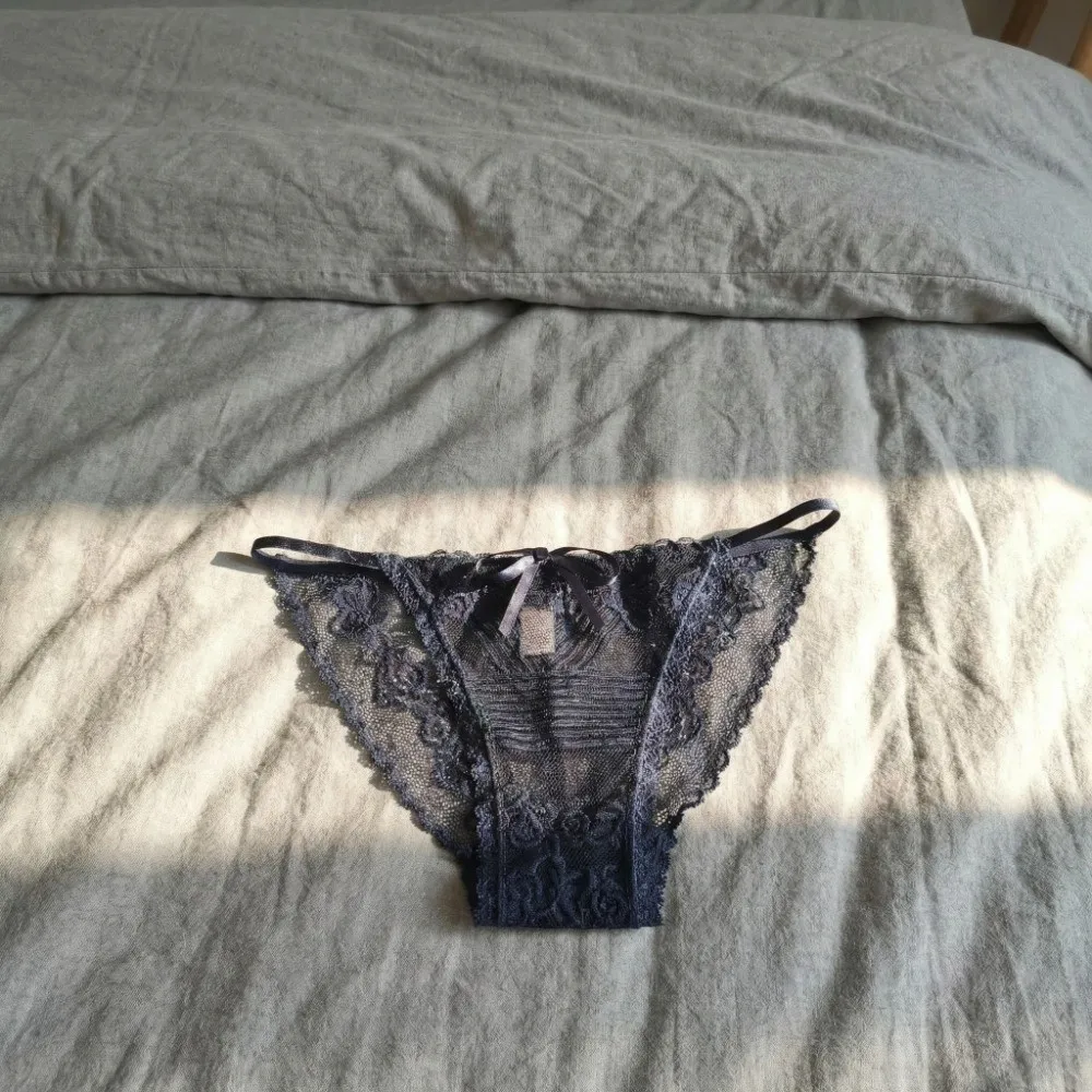 Romantic Sheer Lace Mesh Women Thong Cotton Crotch Floral Lace Flower Briefs Hollow-out Thong T-Back Panties Summer