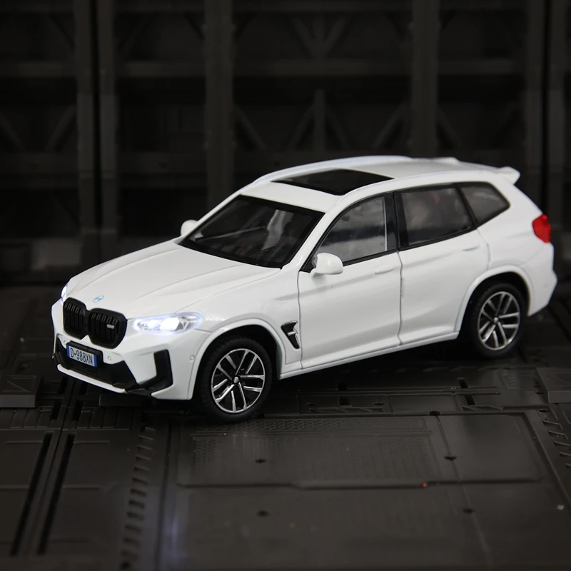 1:32 ornamento de modelo de carro em liga BMW X3M, portas e capô do motor, porta-malas pode ser aberto, tem funções simuladas de som e iluminação