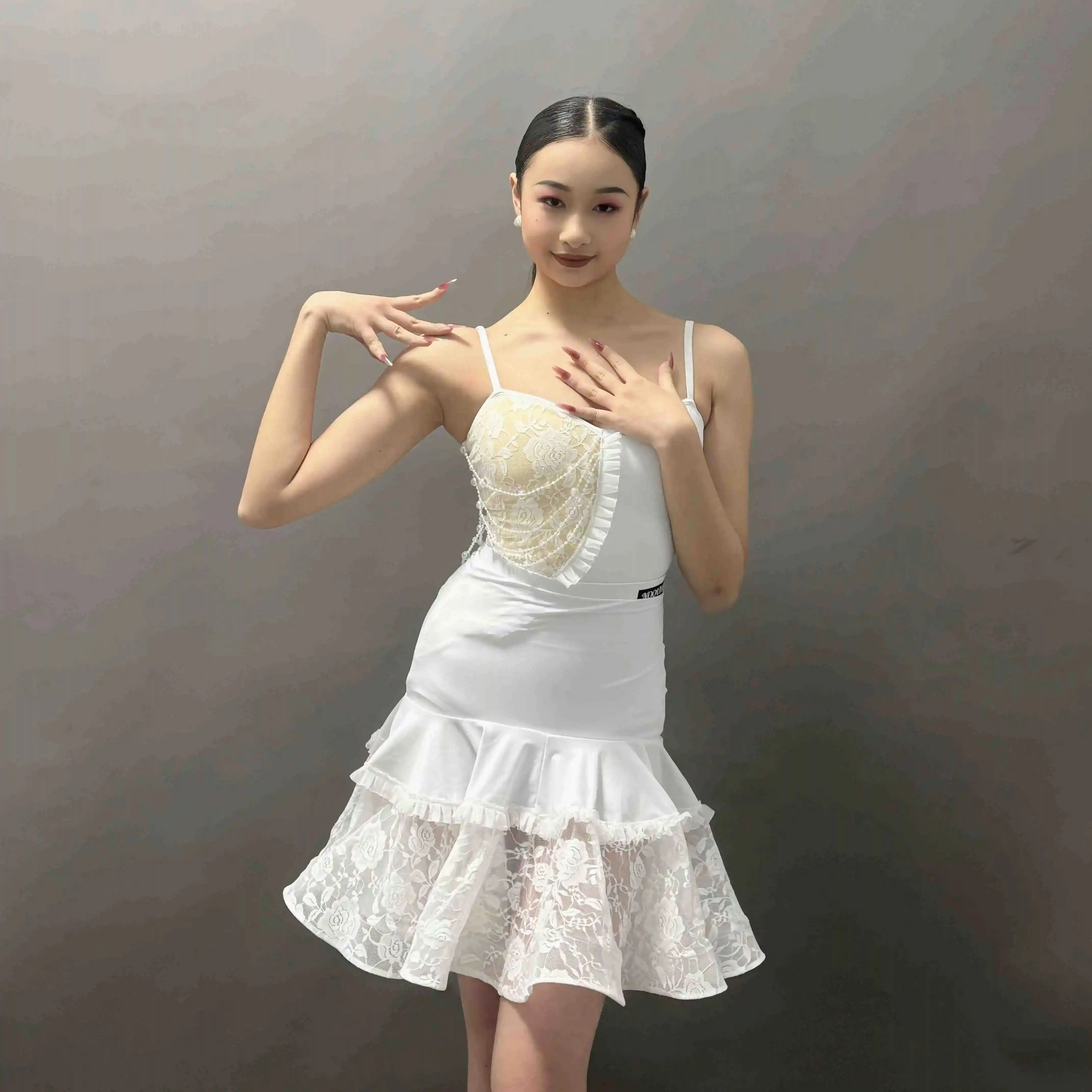 2025 novo vestido de dança latina trajes desempenho split terno feminino alça branca renda saia superior feminino samba roupas dança dn21611