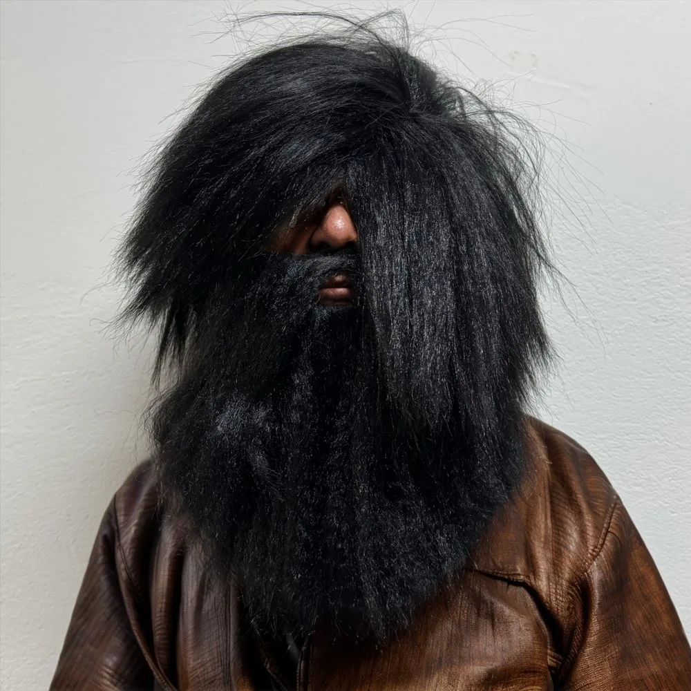 Przerażający kostium męski dziki mężczyzna fałszywa broda długa peruka Halloween śmieszne akcesoria Cosplay realistyczne kręcone wąsy rekwizyty