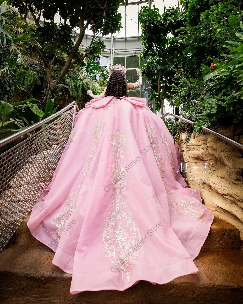 Precioso vestido de quinceañera con apliques de encaje y lentejuelas rosas, escote en forma de corazón con volantes y guantes, vestido de baile de 15 años personalizado, 2024