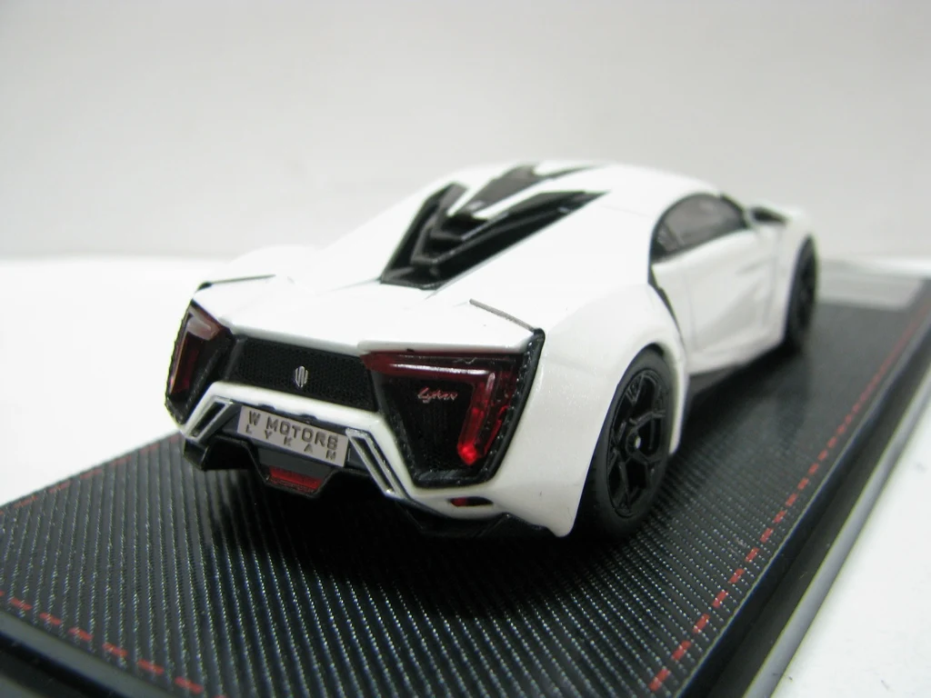 Diecast 1:43 Scale KENGFEI Wมอเตอร์LYKAN HyperSport Pearlสีขาวรถสะสมของเล่นของขวัญของที่ระลึกจอแสดงผลเครื่องประดับ