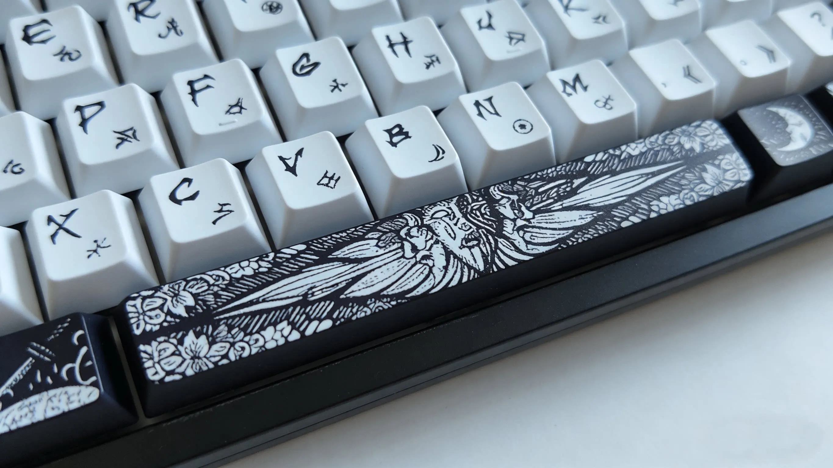 Set of Keys Fallen Angel Keycaps PBT Dye-Sub Backlit Keycaps Anime Cartoon Key Caps for ANSI Made68 Mad68 Wooting60