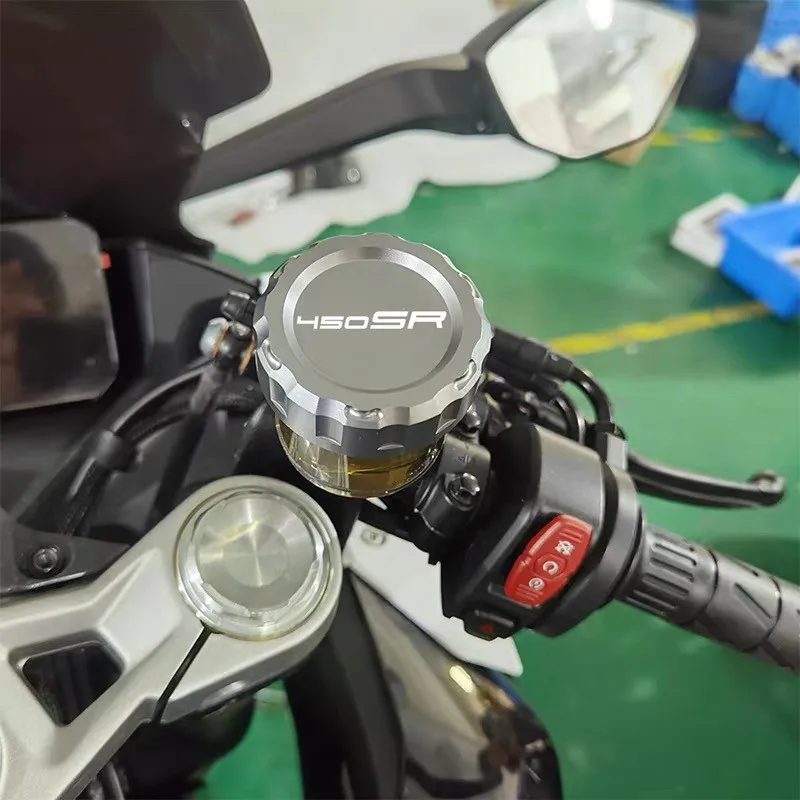 

Для CFMOTO CF MOTO 450SR 450 SR 2022 2023 2024 мотоциклетная алюминиевая передняя и задняя крышка бачка тормозной жидкости сцепления, защитная крышка